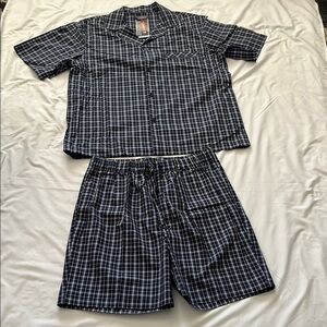 Roundtree & Yorke Black and White Pajama Set Classic Style